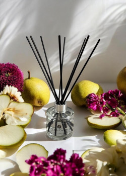 Pear And Freesia