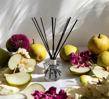 Pear And Freesia