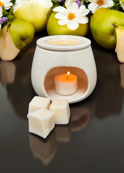 Pear And Freesia
